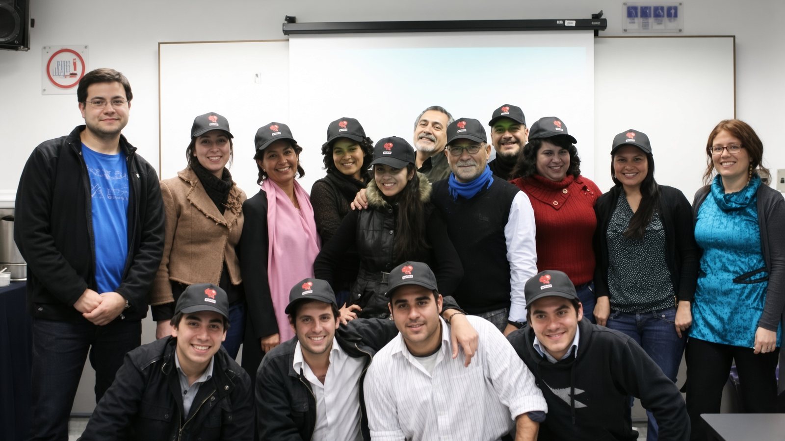 Voluntarios y el equipo de Intel Aprender