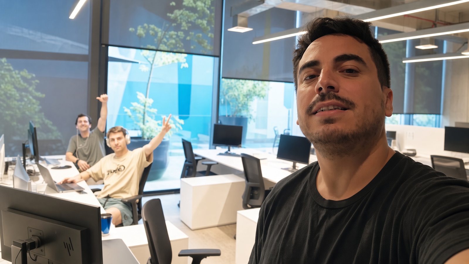Selfie de Polo en la oficina de Wiwo con el equipo